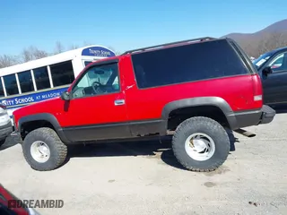 1999 Chevrolet Tahoe with VIN 3GNEK18R7XG189820, listed as a IAAI auction lot 41631906 with 212,720 mi miles. Bid and sale history available at carsss.com. Image 15.