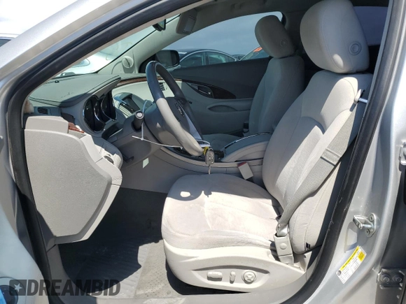 2013 Buick LaCrosse z VIN 1G4GA5E3XDF203438, wystawiony jako Copart lot #54271625 z przebiegiem 63 116 mil mil oraz Szkoda całkowita • Salvage title. Historia ofert i sprzedaży dostępna na DreamBid. Obrazek 7.