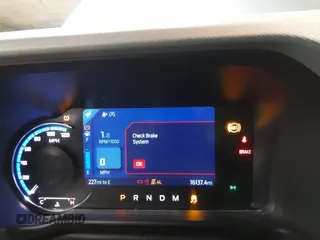 2023 Ford Bronco z VIN 1FMEE5DP2PLB55066, wystawiony jako IAAI lot #41981227 z przebiegiem 16 137 mil mil oraz . Historia ofert i sprzedaży dostępna na DreamBid. Obrazek 7.