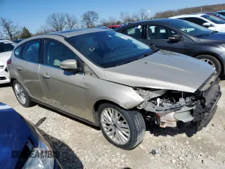 2017 Ford Focus Titanium with VIN 1FADP3N26HL342853, listed as a Copart auction lot 46433395 with 173,966 mi miles and Salvage Title. Bid and sale history available at carsss.com. Image 4.