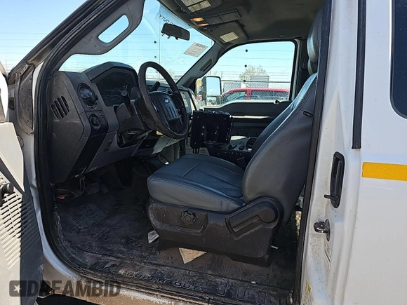 2013 Ford F-350 z VIN 1FD7X3B67DEA52601, wystawiony jako IAAI lot #42409012 z przebiegiem 335 745 mil mil oraz . Historia ofert i sprzedaży dostępna na DreamBid. Obrazek 13.