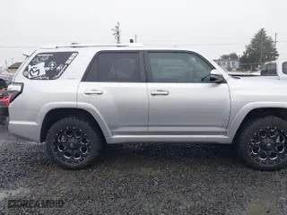 2016 Toyota 4Runner Limited with VIN JTEBU5JR2G5403204, listed as a IAAI auction lot 41510913 with 141,064 mi miles. Bid and sale history available at carsss.com. Image 13.