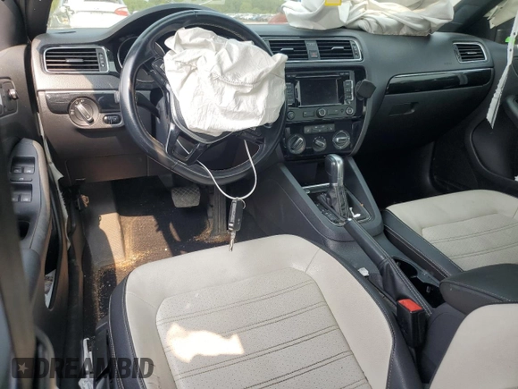 2015 Volkswagen Jetta SE with VIN 3VWD17AJ5FM217805, listed as a Copart auction lot 58812305 with 132,573 mi miles and Salvage title. Bid and sale history available at DreamBid. Image 8.
