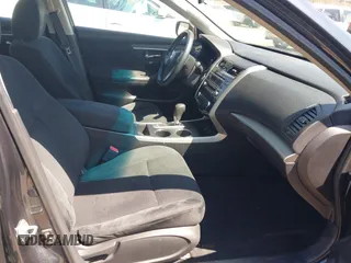 2015 Nissan Altima 2.5 S with VIN 1N4AL3AP3FN335392, listed as a IAAI auction lot 42102649 with 70,122 mi miles. Bid and sale history available at carsss.com. Image 5.