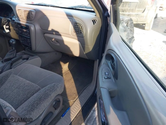 2003 Chevrolet TrailBlazer LS with VIN 1GNDT13S732132362, listed as a IAAI auction lot 41421559 with 59,104 mi miles. Bid and sale history available at carsss.com. Image 5.