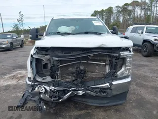 2022 Ford F-250 XL z VIN 1FT7W2BTXNEF76074, wystawiony jako IAAI lot #41339363 z przebiegiem 70 594 mil mil oraz . Historia ofert i sprzedaży dostępna na DreamBid. Obrazek 6.