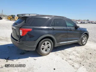 2022 Ford Explorer XLT z VIN 1FMSK7DH3NGA83915, wystawiony jako Copart lot #50222075 z przebiegiem 71 265 mil mil oraz Szkoda całkowita • Salvage title. Historia ofert i sprzedaży dostępna na DreamBid. Obrazek 3.