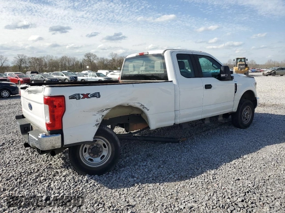 2019 Ford F-250 XL with VIN 1FT7X2B61KEG32082, listed as a Copart auction lot 49965105 with 104,658 mi miles and Salvage Title. Bid and sale history available at DreamBid. Image 3.