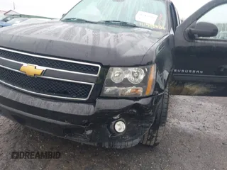 2014 Chevrolet Suburban LT with VIN 1GNSCJE06ER233762, listed as a IAAI auction lot 41515686 with 125,442 mi miles. Bid and sale history available at carsss.com. Image 6.