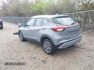 2021 Nissan Kicks SV with VIN 3N1CP5CV7ML477999, listed as a IAAI auction lot 41953378 with 107,060 mi miles. Bid and sale history available at carsss.com. Image 3.