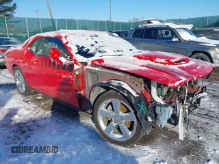 2010 Dodge Challenger R/T Classic z VIN 2B3CJ5DT7AH103121, wystawiony jako IAAI lot #41298456 z przebiegiem 147 685 mil mil oraz . Historia ofert i sprzedaży dostępna na DreamBid. Obrazek 1.