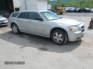 2005 Dodge Magnum SXT z VIN 2D4GZ48V358579406, wystawiony jako IAAI lot #42198627 z przebiegiem 264 473 mil mil oraz . Historia ofert i sprzedaży dostępna na DreamBid. Obrazek 1.