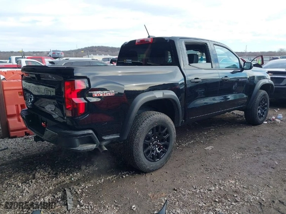 2024 Chevrolet Colorado 4WD Trail Boss with VIN 1GCPTEEK5R1138959, listed as a IAAI auction lot 41363463 with 5,514 mi miles. Bid and sale history available at carsss.com. Image 4.