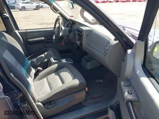 2003 Ford Explorer Sport Trac XLS with VIN 1FMZU77E83UA73034, listed as a IAAI auction lot 41841028 with 191,370 mi miles. Bid and sale history available at carsss.com. Image 5.