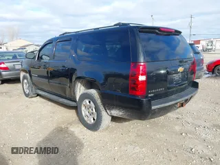 2014 Chevrolet Suburban LT with VIN 1GNSKJE71ER232700, listed as a IAAI auction lot 40812602 with 245,852 mi miles and . Bid and sale history available at DreamBid. Image 3.