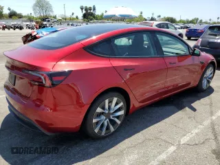 2025 Tesla Model 3 Long Range z VIN 5YJ3E1EA1SF931133, wystawiony jako Copart lot #57804915 z przebiegiem 1 226 mil mil oraz Szkoda całkowita • Salvage title. Historia ofert i sprzedaży dostępna na DreamBid. Obrazek 3.