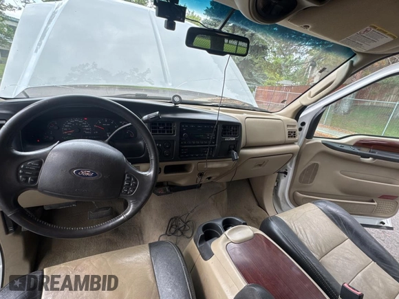 2005 Ford Excursion Eddie Bauer z VIN 1FMNU45S55ED43971, wystawiony jako Copart lot #62346055 z przebiegiem 216 668 mil mil oraz Czysty tytuł • Clean title. Historia ofert i sprzedaży dostępna na DreamBid. Obrazek 9.