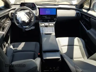 2023 Toyota bZ4X XLE z VIN JTMABACAXPA023864, wystawiony jako Copart lot #60647154 z przebiegiem 6 588 mil mil oraz Szkoda całkowita • Salvage title. Historia ofert i sprzedaży dostępna na DreamBid. Obrazek 8.