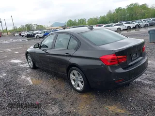2016 BMW 3 Series 328i z VIN WBA8E9G52GNT45955, wystawiony jako IAAI lot #42051162 z przebiegiem 85 791 mil mil oraz . Historia ofert i sprzedaży dostępna na DreamBid. Obrazek 3.