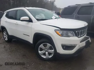 2019 Jeep Compass Latitude with VIN 3C4NJDBB6KT847829, listed as a IAAI auction lot 41476956 with 58,423 mi miles. Bid and sale history available at carsss.com. Image 1.