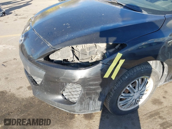 2013 Mazda 3 i Sport z VIN JM1BL1UP4D1779402, wystawiony jako IAAI lot #40728106 z przebiegiem 166 981 mil mil oraz . Historia ofert i sprzedaży dostępna na DreamBid. Obrazek 6.