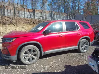 2025 Honda Pilot Sport z VIN 5FNYG1H3XSB008811, wystawiony jako IAAI lot #41842737 z przebiegiem 10 435 mil mil oraz . Historia ofert i sprzedaży dostępna na DreamBid. Obrazek 15.