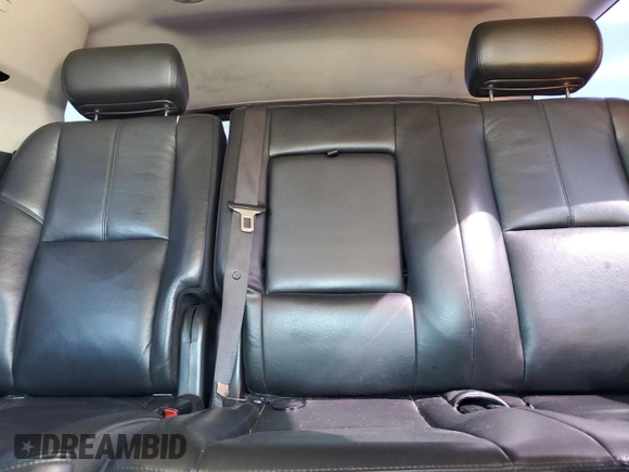 2010 Chevrolet Tahoe LT z VIN 1GNMCBE30AR206818, wystawiony jako Copart lot #52165385 z przebiegiem 181 619 mil mil oraz Czysty tytuł • Clean title. Historia ofert i sprzedaży dostępna na DreamBid. Obrazek 10.