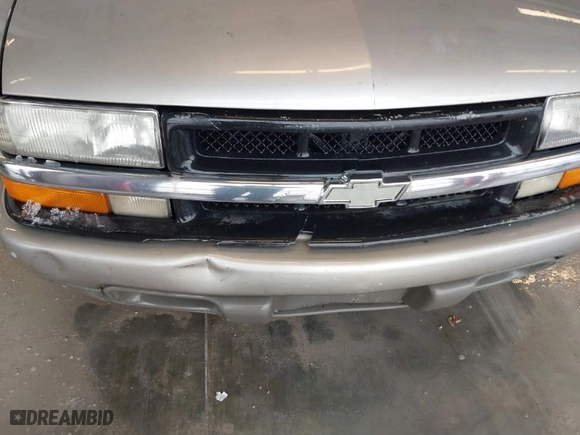 1999 Chevrolet S-10 LS with VIN 1GCCS19XXX8176546, listed as a IAAI auction lot 41587346 with 182,642 mi miles. Bid and sale history available at carsss.com. Image 6.