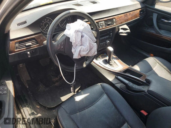 2011 BMW 3 Series 328i xDrive z VIN WBAPK5G50BNN81333, wystawiony jako Copart lot #55957035 z przebiegiem 111 875 mil mil oraz Szkody całkowita. Historia ofert i sprzedaży dostępna na DreamBid. Obrazek 8.