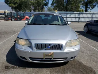 2005 Volvo V70 with VIN YV1SW640752467944, listed as a Copart auction lot 52462375 with 104,439 mi miles and Salvage Title. Bid and sale history available at carsss.com. Image 5.