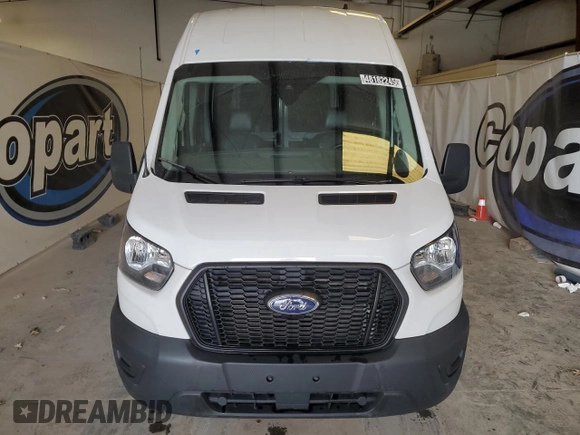 2023 Ford Transit Cargo z VIN 1FTBR1X88PKB17758, wystawiony jako Copart lot #48182245 z przebiegiem 25 760 mil mil oraz Czysty tytuł • Clean title. Historia ofert i sprzedaży dostępna na DreamBid. Obrazek 5.