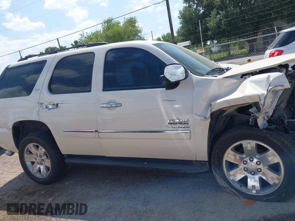 2013 GMC Yukon SLT with VIN 1GKS1CE0XDR276496, listed as a IAAI auction lot 42036042 with 157,047 mi miles. Bid and sale history available at carsss.com. Image 14.