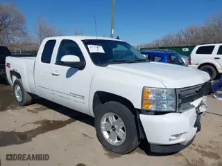 2009 Chevrolet Silverado 1500 LT with VIN 1GCEK29069Z290607, listed as a IAAI auction lot 41752949 with 252,172 mi miles. Bid and sale history available at carsss.com. Image 1.