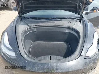 2018 Tesla Model 3 Long Range Battery z VIN 5YJ3E1EB2JF103096, wystawiony jako IAAI lot #42016324 z przebiegiem 143 247 mil mil oraz . Historia ofert i sprzedaży dostępna na DreamBid. Obrazek 10.