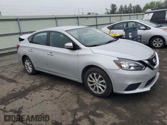 2018 Nissan Sentra SV z VIN 3N1AB7AP9JL661911, wystawiony jako Copart lot #56884985 z przebiegiem 43 129 mil mil oraz Szkoda całkowita • Salvage title. Historia ofert i sprzedaży dostępna na DreamBid. Obrazek 4.