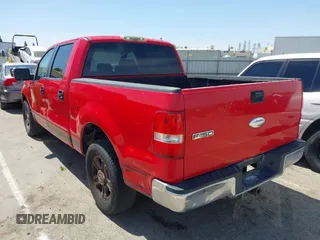 2007 Ford F-150 XLT z VIN 1FTRW12W77KC51996, wystawiony jako IAAI lot #42290348 z przebiegiem 79 969 mil mil oraz . Historia ofert i sprzedaży dostępna na DreamBid. Obrazek 3.
