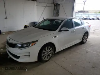 2017 Kia Optima LX z VIN 5XXGT4L34HG132272, wystawiony jako Copart lot #57554435 z przebiegiem 101 132 mil mil oraz Czysty tytuł • Clean title. Historia ofert i sprzedaży dostępna na DreamBid. Obrazek 1.