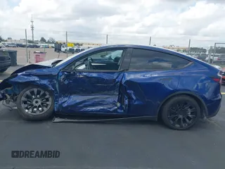 2024 Tesla Model Y с VIN 7SAYGDED8RF015882, выставлен на аукционе IAAI как лот 42202963 с пробегом 10 597 миль миль и . История ставок и продаж доступна на DreamBid. Изображение 14.