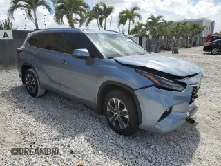 2024 Toyota Highlander LE z VIN 5TDKDRAHXRS529455, wystawiony jako Copart lot #54814165 z przebiegiem 15 653 mil mil oraz Szkoda całkowita • Salvage title. Historia ofert i sprzedaży dostępna na DreamBid. Obrazek 4.