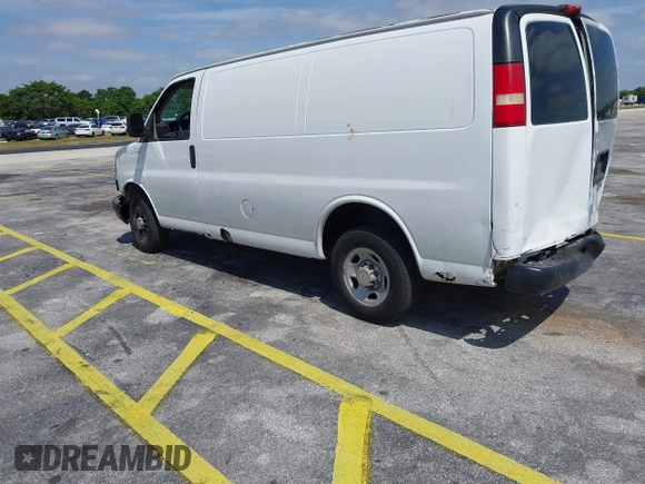 2007 Chevrolet Express Cargo Van with VIN 1GCGG25V171126172, listed as a IAAI auction lot 42096559 with 284,797 mi miles. Bid and sale history available at carsss.com. Image 3.