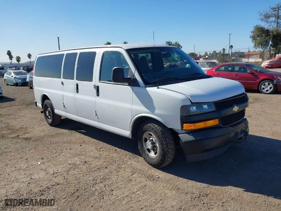 2019 Chevrolet Express Passenger LS with VIN 1GAZGNFP5K1278693, listed as a IAAI auction lot 41299257 with 134,845 mi miles. Bid and sale history available at carsss.com. Image 1.