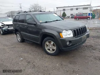 2005 Jeep Grand Cherokee Laredo with VIN 1J4GR48K35C702010, listed as a IAAI auction lot 41043017 with 150,565 mi miles. Bid and sale history available at carsss.com. Image 1.