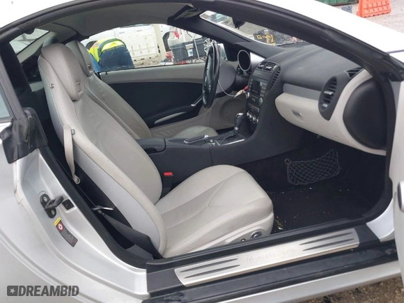 2005 Mercedes-Benz SLK-Class with VIN WDBWK56FX5F075529, listed as a IAAI auction lot 41535391 with 104,792 mi miles. Bid and sale history available at carsss.com. Image 5.