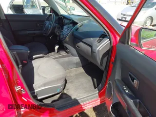 2010 Kia Soul + with VIN KNDJT2A28A7104493, listed as a IAAI auction lot 42023796 with 124,582 mi miles. Bid and sale history available at carsss.com. Image 5.