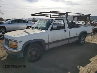 1996 Dodge Dakota z VIN 1B7HL26X3TS574692, wystawiony jako Copart lot #79342224 z przebiegiem 155 023 mil mil oraz Czysty tytuł • Clean title. Historia ofert i sprzedaży dostępna na DreamBid. Obrazek 1.
