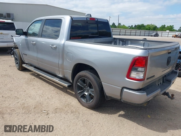 2022 Ram 1500 Big Horn z VIN 1C6RREFT2NN253608, wystawiony jako IAAI lot #42020587 z przebiegiem 44 509 mil mil oraz . Historia ofert i sprzedaży dostępna na DreamBid. Obrazek 3.