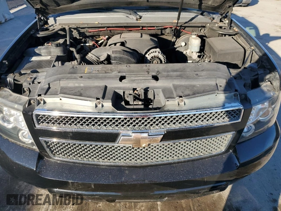 2008 Chevrolet Suburban LTZ with VIN 3GNFC16JX8G185311, listed as a Copart auction lot 87846365 with 389,765 mi miles and Salvage title. Bid and sale history available at DreamBid. Image 12.