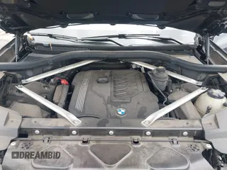 2020 BMW X7 xDrive40i z VIN 5UXCW2C03L9A00546, wystawiony jako IAAI lot #42057736 z przebiegiem 65 121 mil mil oraz . Historia ofert i sprzedaży dostępna na DreamBid. Obrazek 10.
