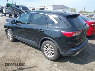 2020 Ford Escape SE z VIN 1FMCU9G69LUB40332, wystawiony jako IAAI lot #42006879 z przebiegiem 82 291 mil mil oraz . Historia ofert i sprzedaży dostępna na DreamBid. Obrazek 3.