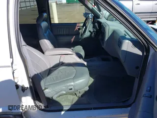 1995 Chevrolet Blazer z VIN 1GNDT13W0S2140739, wystawiony jako IAAI lot #42064301 z przebiegiem 128 901 mil mil oraz . Historia ofert i sprzedaży dostępna na DreamBid. Obrazek 5.